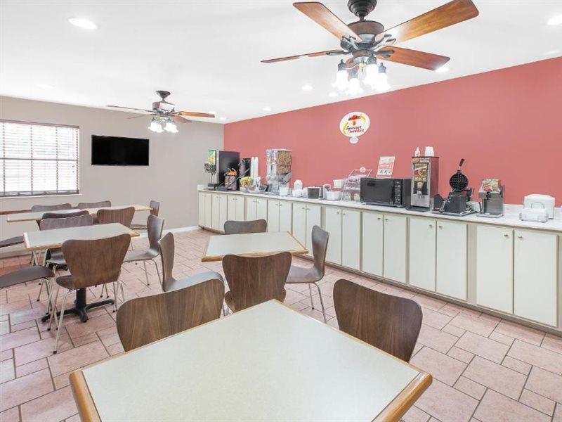 Super 8 By Wyndham Lowell/Bentonville/Rogers Area Eksteriør bilde