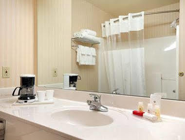 Super 8 By Wyndham Lowell/Bentonville/Rogers Area Eksteriør bilde